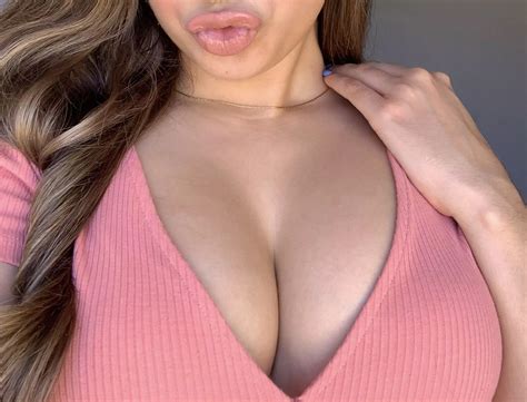 Kisses And Cleavage Nudes Mycleavage NUDE PICS ORG