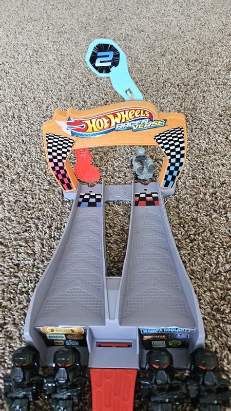 Hot Wheels Racerverse Star Wars Track Set With 2 Hot Wheels Racers