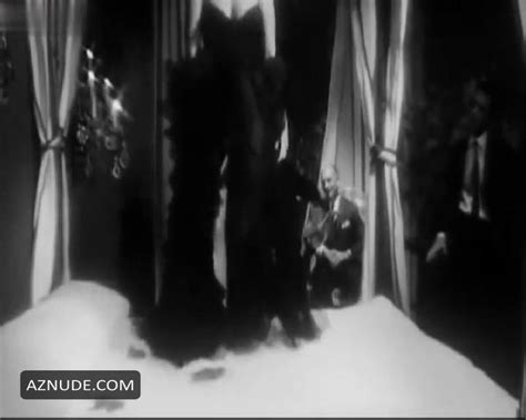 IL MAGNIFICO CORNUTO NUDE SCENES AZNude