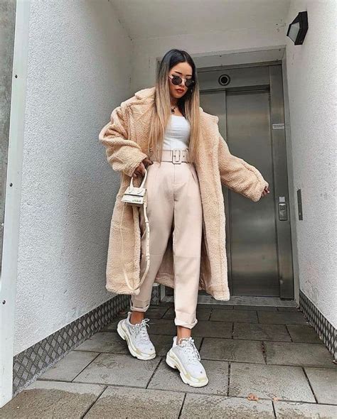 53 Best Streetwear Outfits For Men And Women [2024 Guide] Winter Fashion Outfits Casual