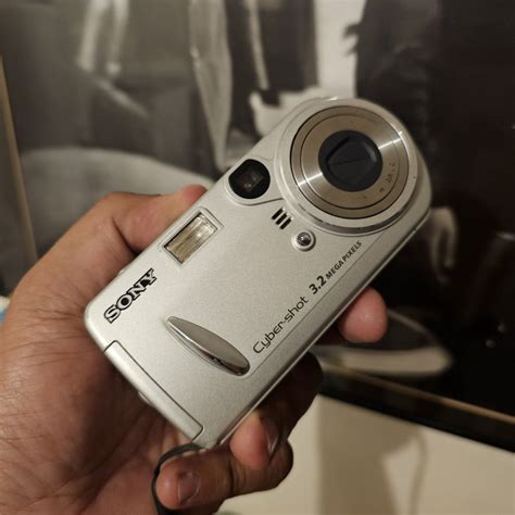Sony Cyber-shot DSC-P72 3.2 Megapixels, Photography, Cameras on Carousell