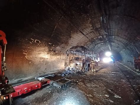 Fotogallery Genova Incendio Nella Galleria Monte Giugo Sulla A12