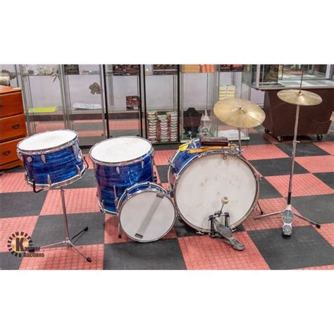 VINTAGE DRUM SET