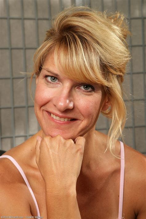 Long Legged Slim Mature Strips And Masturbates Porn Pictures XXX Photos Sex Images 2911274