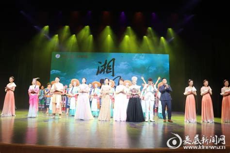 “雅韵三湘 艺润四水”民族风情歌舞诗《湘风》在娄底上演 吴建平观看演出 娄底新闻网