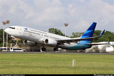 PK GMA Garuda Indonesia Boeing 737 8U3 WL Photo By Roberto Prawiro