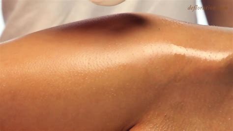 Sexy Babe Vera Moans Hard On Her First Massage