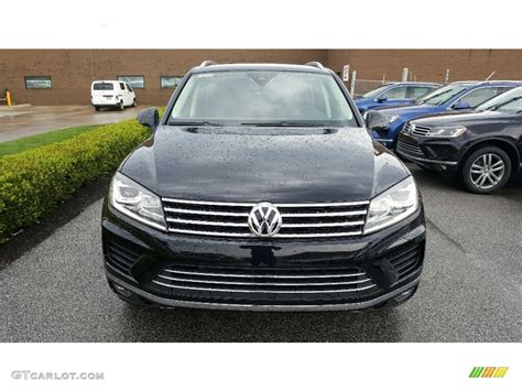 Deep Black Pearl Volkswagen Touareg V Sport Photo