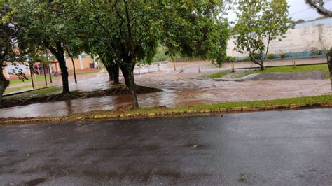 Chuvas Causaram Transtornos Em Botucatu Com Pontos De Alagamento