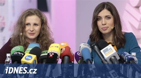 Ruská policie zadržela v Soči členky punkové skupiny Pussy Riot iDNES cz