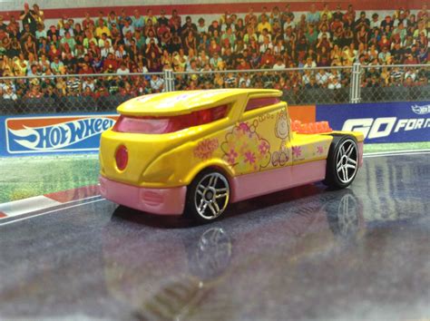 Julian S Hot Wheels Blog Qombee Sally Peanuts