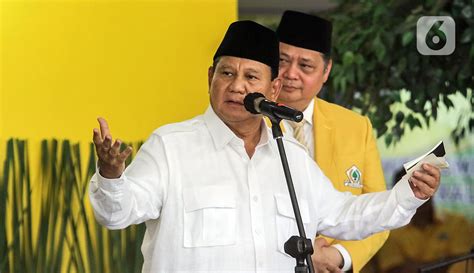 Rangkulan Prabowo Subianto Saat Hadiri Syukuran HUT Ke 59 Partai Golkar