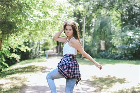 Free Photo Alone Brunette Background Modern Lovely