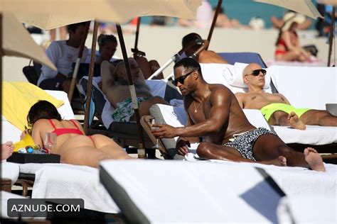 Julz Goddard Sexy Seen Showing Off Her Hot Body On The Beach In Miami AZNude