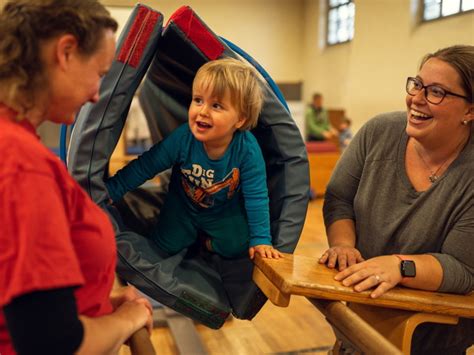 Eltern Kind Turnen für Kinder im Alter von 1 2 Jahren In Bewegung sein