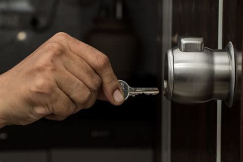Рейтинг входных металлических дверей в квартиру в 2025 году