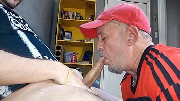 dogao carioca cayó en su boca sobre la polla gruesa y peluda XVIDEOS