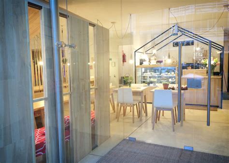 Кафе с деревянными местами-качелями | Основа