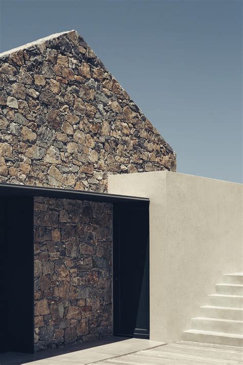 Combining Stone And Black Metal To Create A Contemporary House