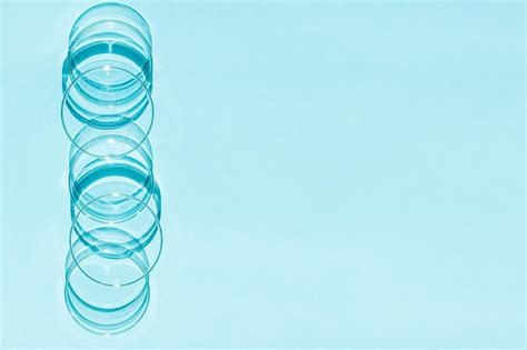 Чашка петри набор чашек петри на синем синем фоне | Премиум Фото