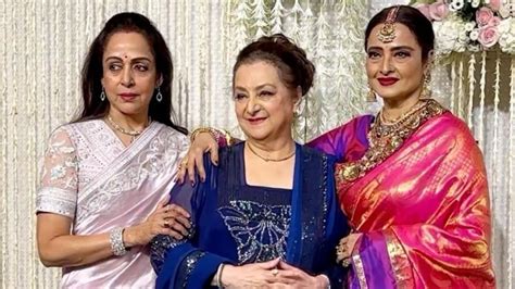 Hema Malini Rekha Show Love To Saira Banu At Ira Khan S Reception