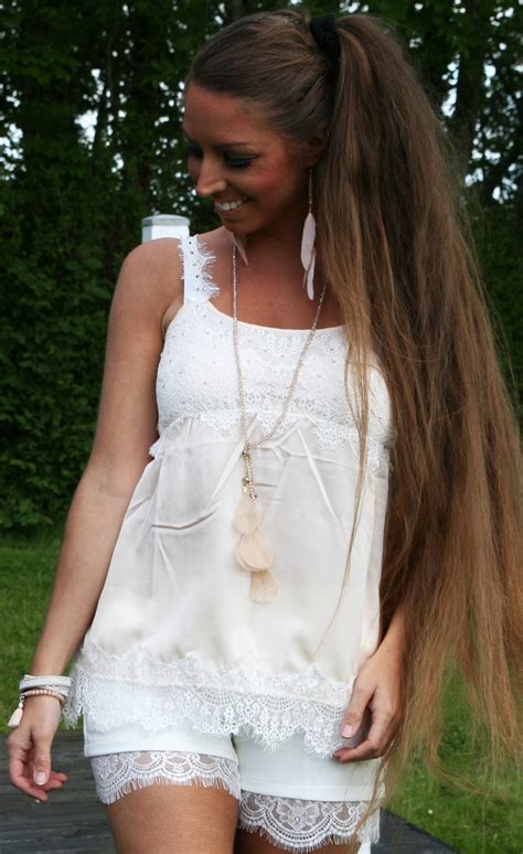 Blonde Top Med Blondekant Fra Divaz Dk