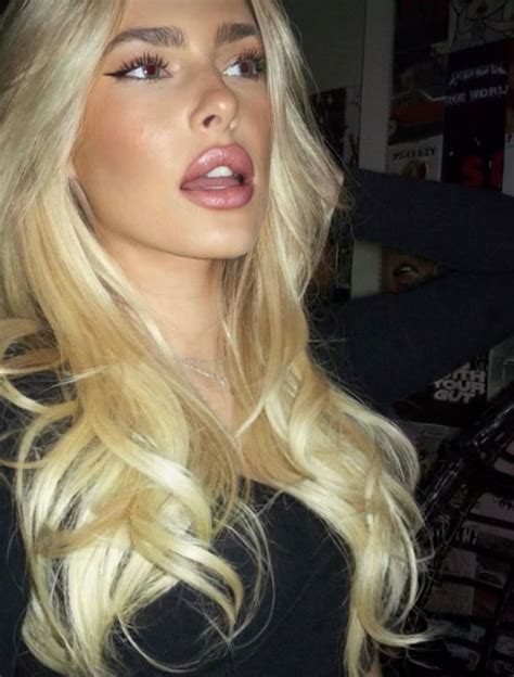 Pin By Michelle Barnes On BlOnDe HaIr AeStHeTiC Hair Styles Blonde Hair Inspiration Hair