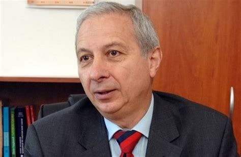 Неотклонно по пътя на обезличаването