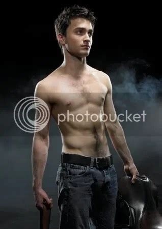 MOVIE NEWS Daniel Radcliffe Gets Thumbs Up For Nude Debut In Broadway Thieves By Tuesday