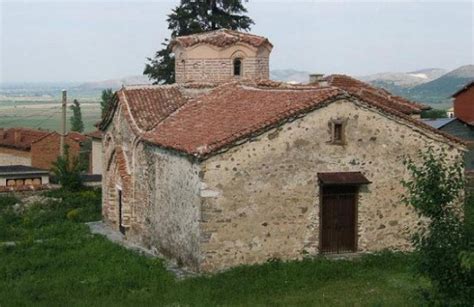 Църквата "Св . Димитър" 11 века събира вярващите