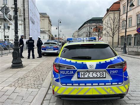 Policja Warszawa on Twitter Przez cały czas tysiące policjantów pełni