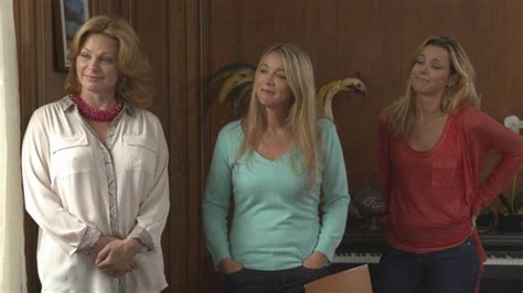 Naked Laure Guibert in Les mystères de l amour