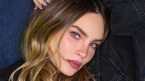 FOTOS Belinda en bikini azul de minifalda se destapa con el look más elegante del verano El