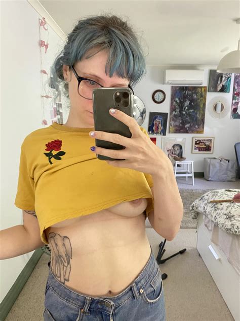 It S The Cheeky Nip Slip For Me Nudes Girlswithiphones Nude Pics Org