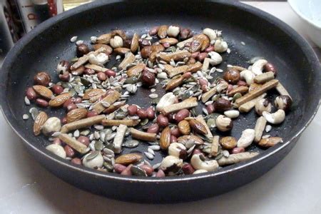 Ореховая смесь в пикантной сладко-солёной глазури. - пошаговый рецепт с ...