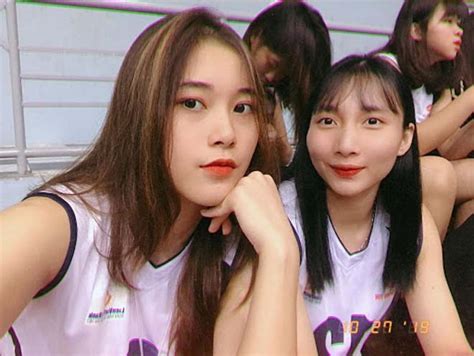 Hot girl bóng chuyền Đặng Thu Huyền khoe ảnh gia đình chờ ngày tái xuất