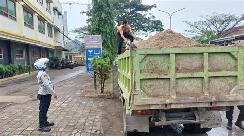 Dishub Cilegon Usir Truk Pasir Di Jalan Lingkar Selatan Radarbanten Co Id