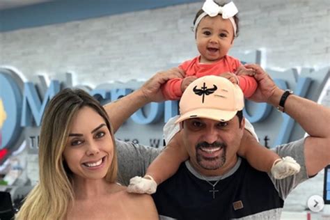 Sertanejo Edson Cadorini E Esposa Comemoram 11 Meses Da Filha Bella