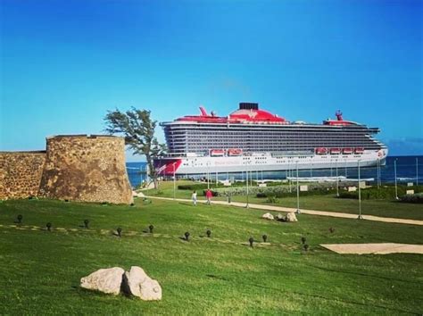 Tres Cruceros Arriman Por Puertos Amber Cove Y Ta No Bay Con Cientos De