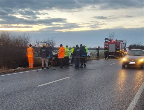 Accident Cu Trei Ma Ini Ntre Jebel I Voiteg Doi Tineri R Ni I Dup