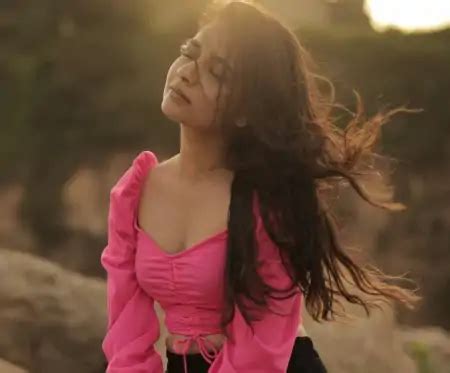 TV Actor Anushka Sen Hot Bikini Pics And Photos