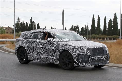 Is This the Next-Gen Battery-Electric Range Rover Velar? - autoevolution