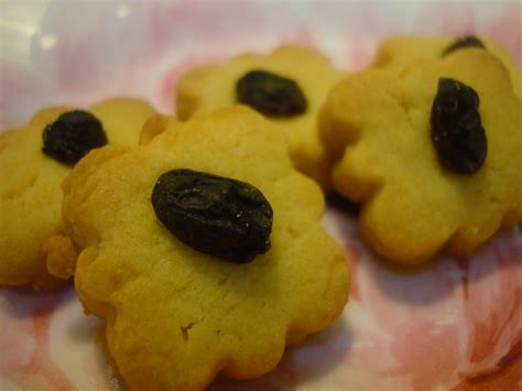 purple turquoise biskut corn flakes crunchy