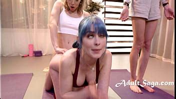 Personne Ne Sait Qui L Instructeur De Yoga Tranny Va Baiser Aujourd Hui XVIDEOS