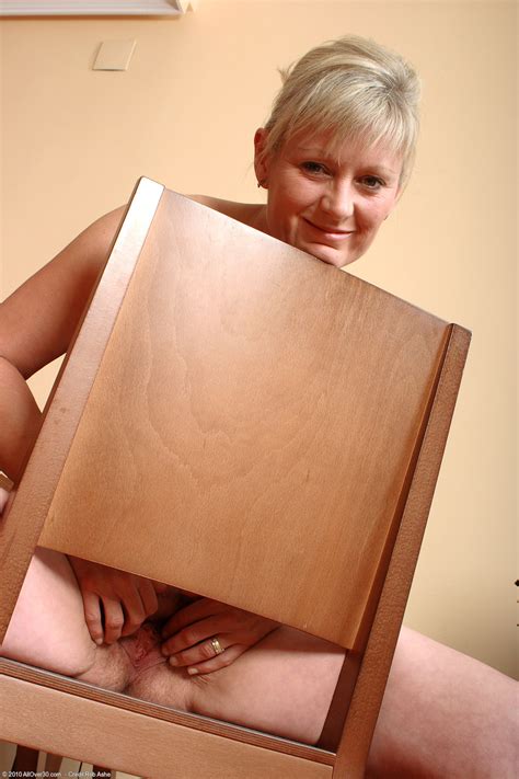 Mature Secretary Nicole M Shows Off Her Big Booty And Her Hairy Pussy CoedCherry