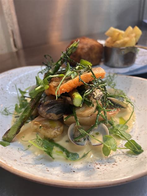 Food critics explain what makes the crabtree fulham so popular