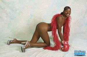 Luscious Ebony Teases With Her Steaming Hot Body And Rev XXX Dessert