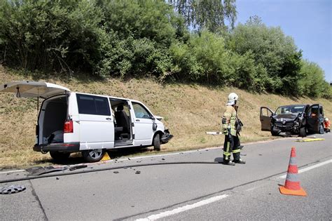 Frontalzusammensto Zwischen Zwei Autos Unfall Auf B Bei Lindau