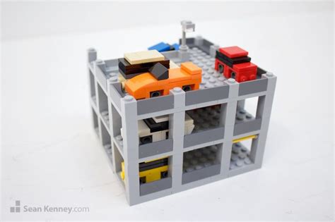 Sean Kenney's art with LEGO bricks : Very tiny parking garage