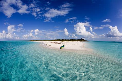 Kayak in Eleuthera - Photo courtesy of Bahamas Ministry of Tourism